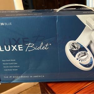 NWOT! Luxe Bidet Attachment
